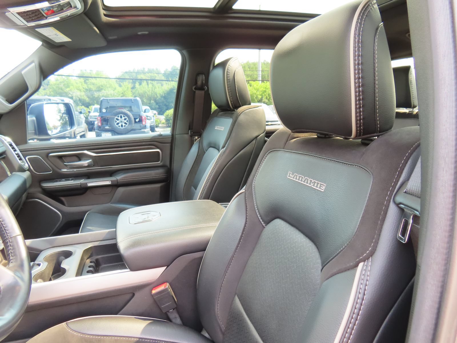 Used 2023 RAM 1500 Laramie AWD/4WD image 32