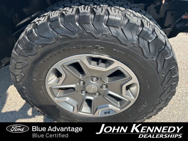 Used 2018 Jeep Wrangler Unlimited Rubicon w/ Connectivity Group AWD/4WD image 12