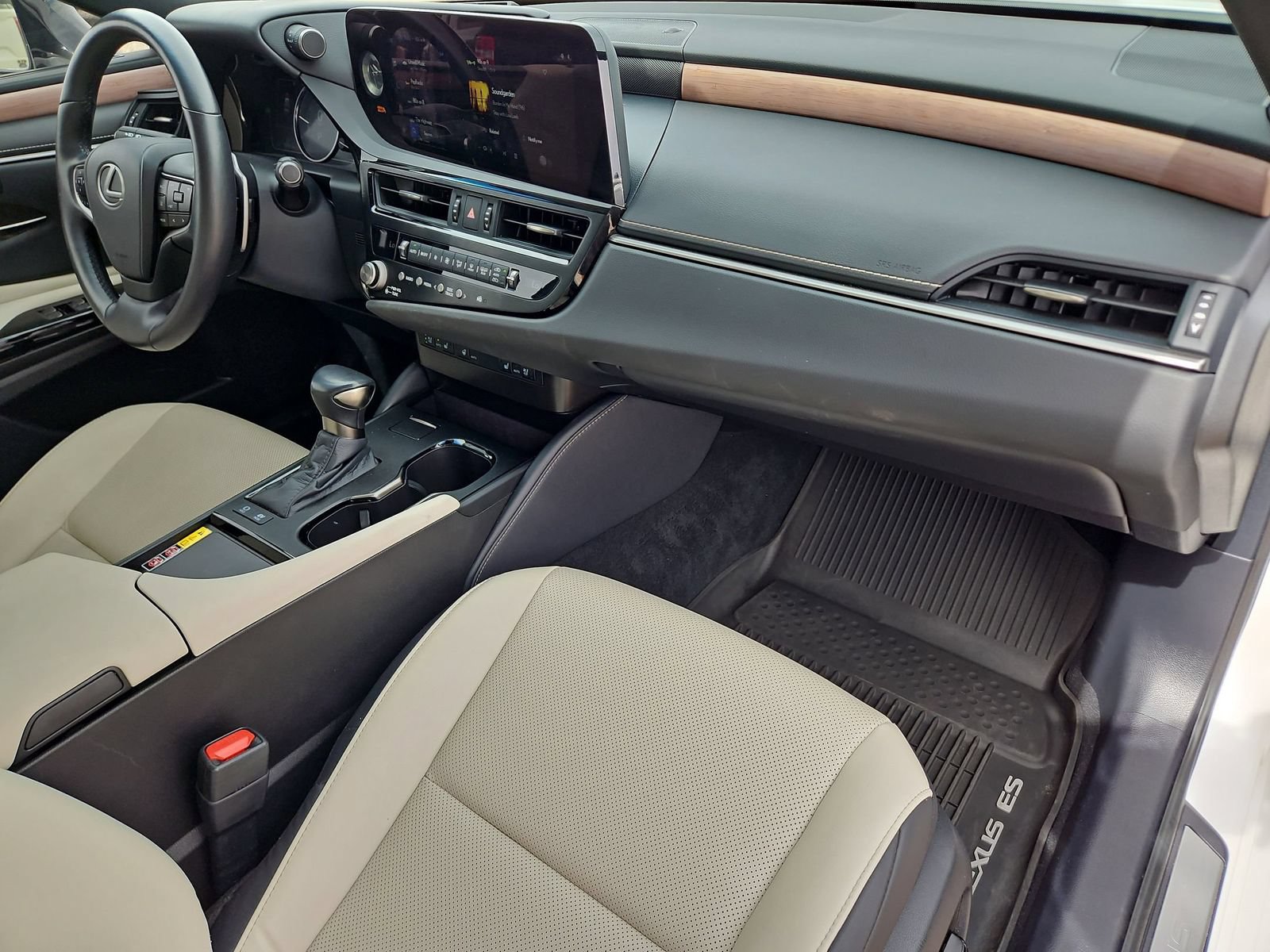 Used 2025 Lexus ES 300h w/ Premium Package FWD image 27