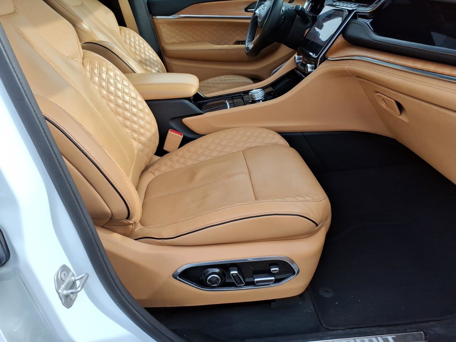 Used 2023 Jeep Grand Cherokee L Summit image 9