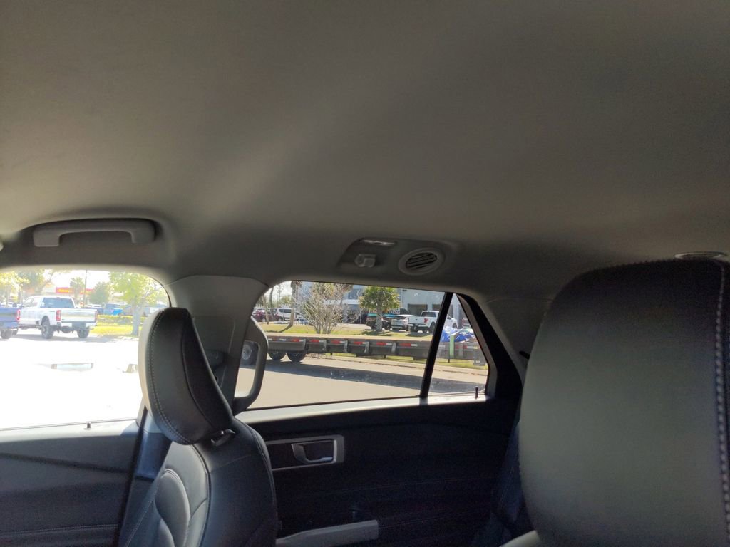 Certified 2022 Ford Explorer XLT w/ Equipment Group 202A image 21