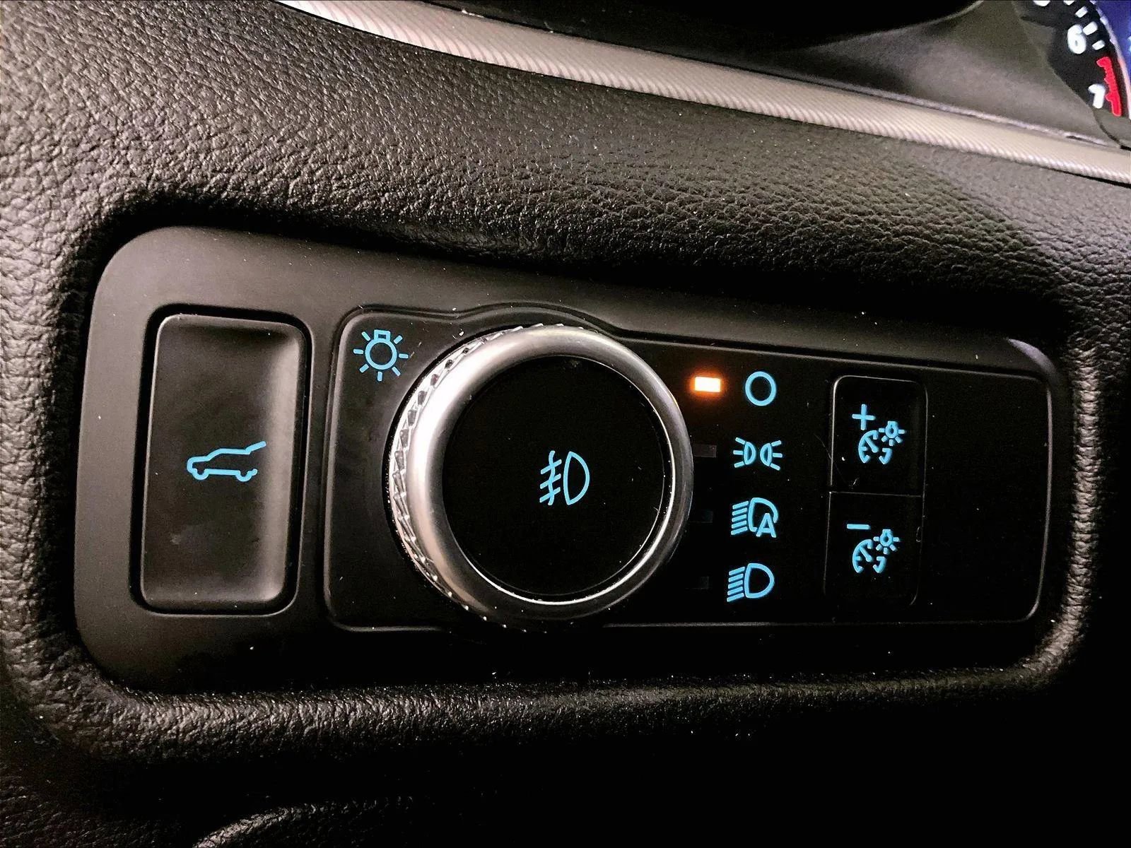 Certified 2021 Ford Explorer XLT w/ Equipment Group 202A image 31