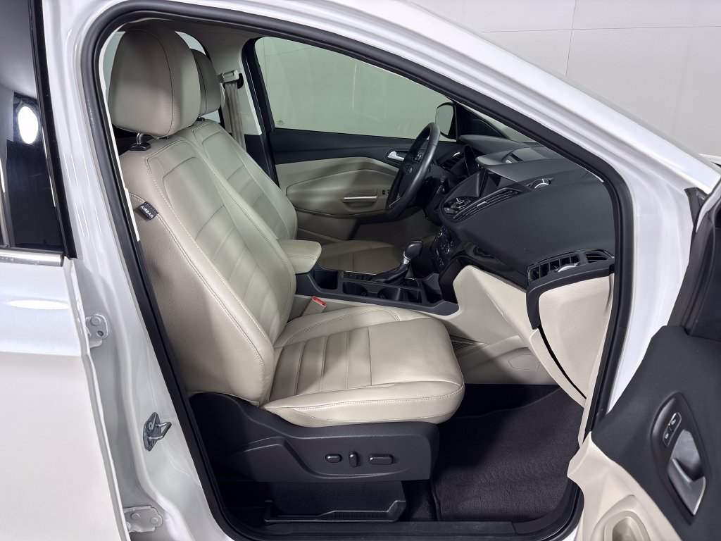 Certified 2017 Ford Escape Titanium FWD image 6