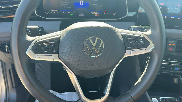 Used 2025 Volkswagen Jetta SE FWD image 19