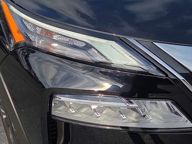 Used 2023 Nissan Rogue SV image 9