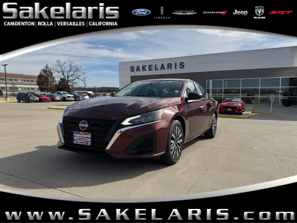 Used 2025 Nissan Altima 2.5 SV image 1