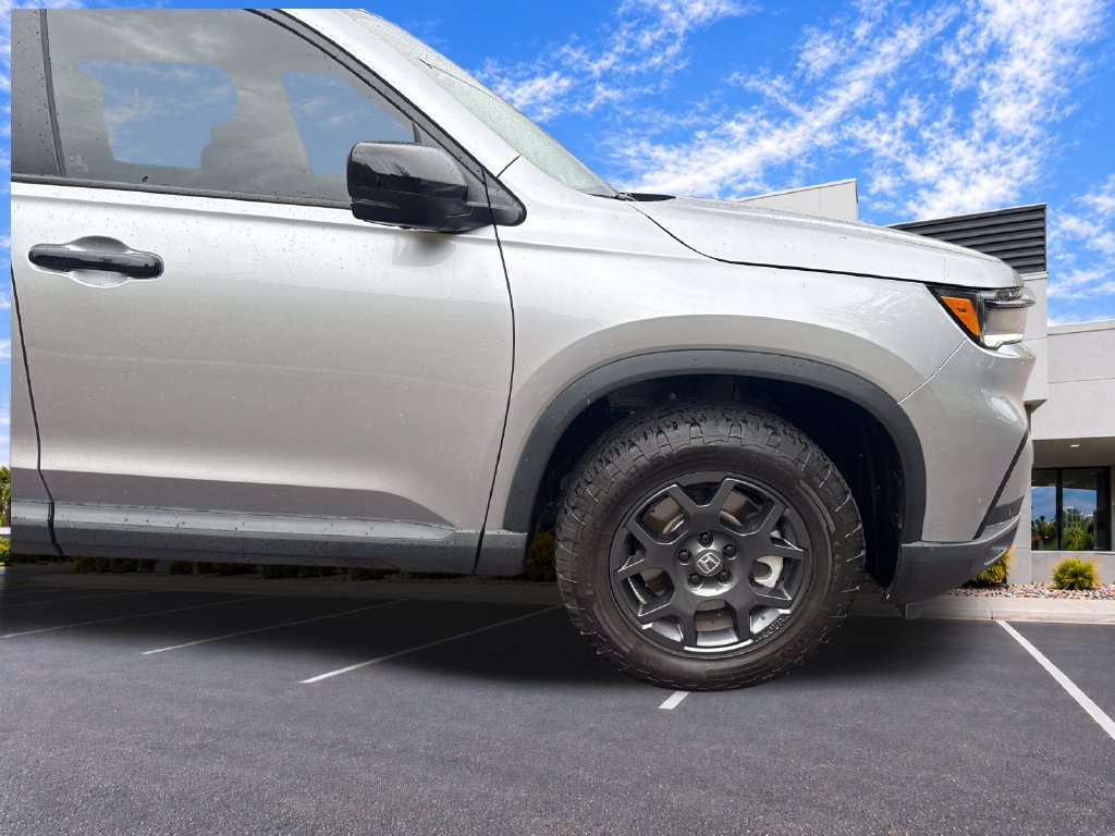 Used 2025 Honda Pilot TrailSport image 36