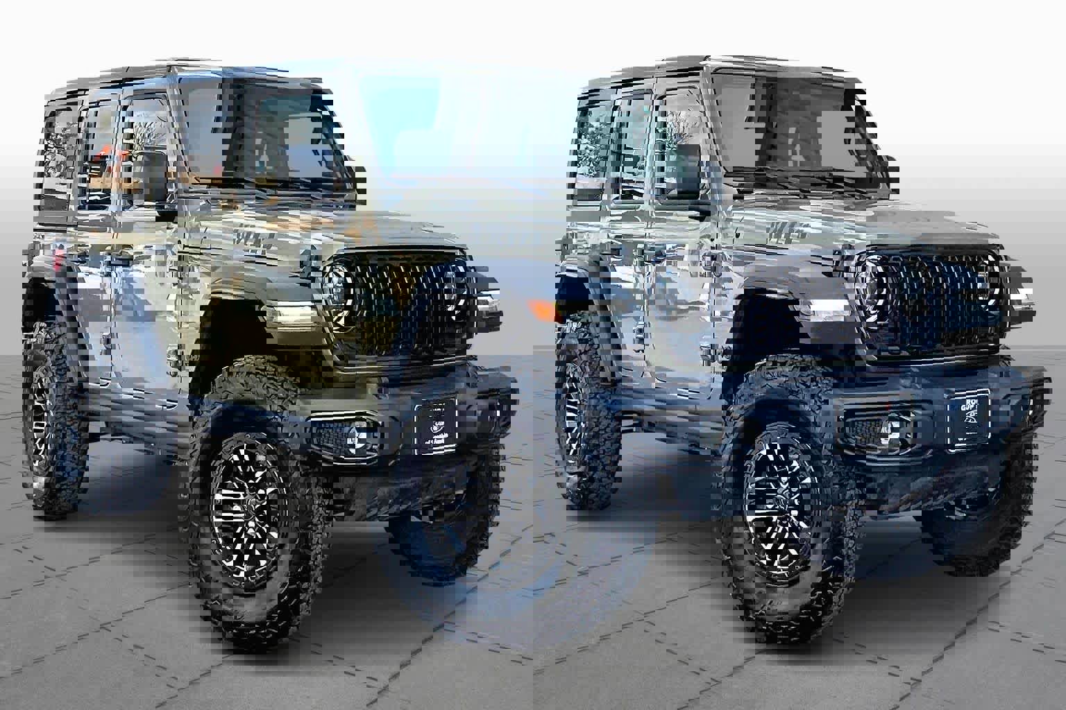 Used 2025 Jeep Wrangler Willys image 2
