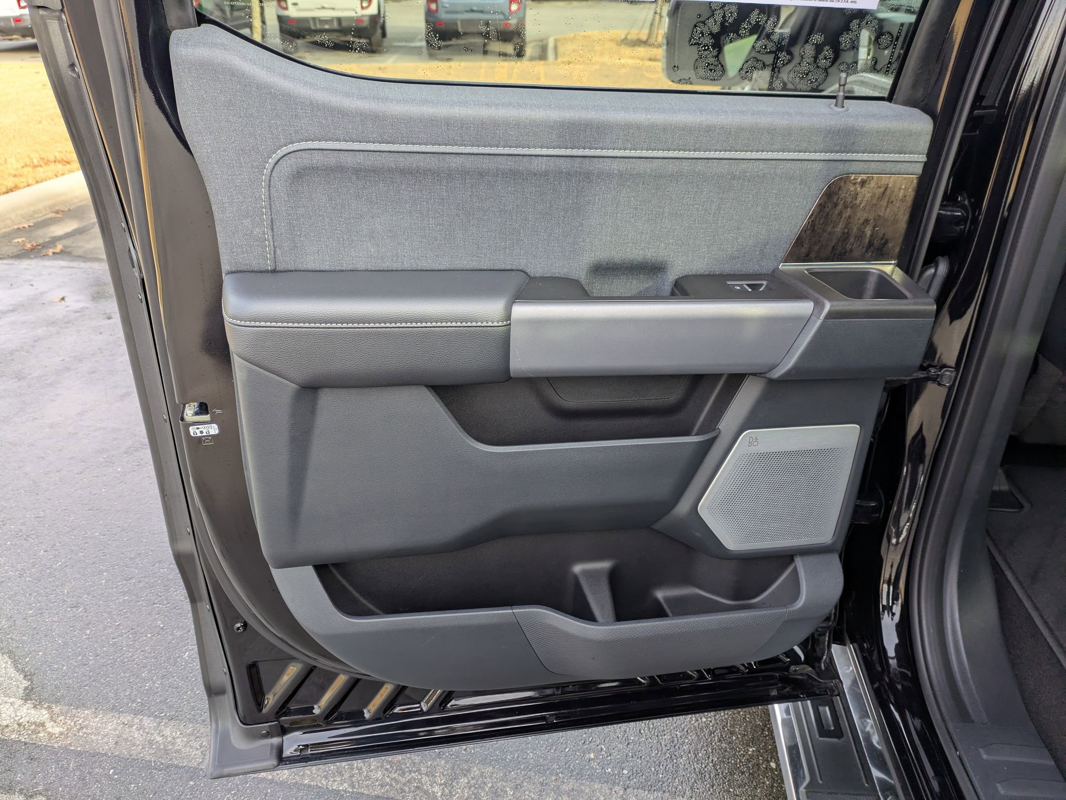 Certified 2022 Ford F150 Lariat w/ Equipment Group 502A High image 32