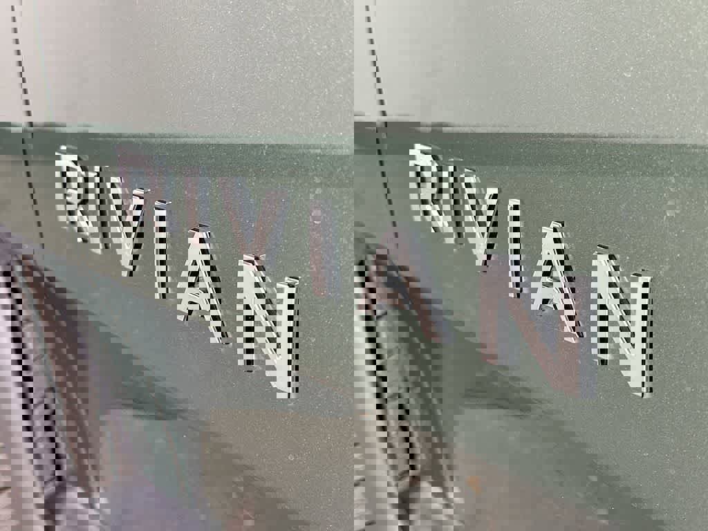 Used 2025 Rivian R1S Adventure AWD/4WD image 11