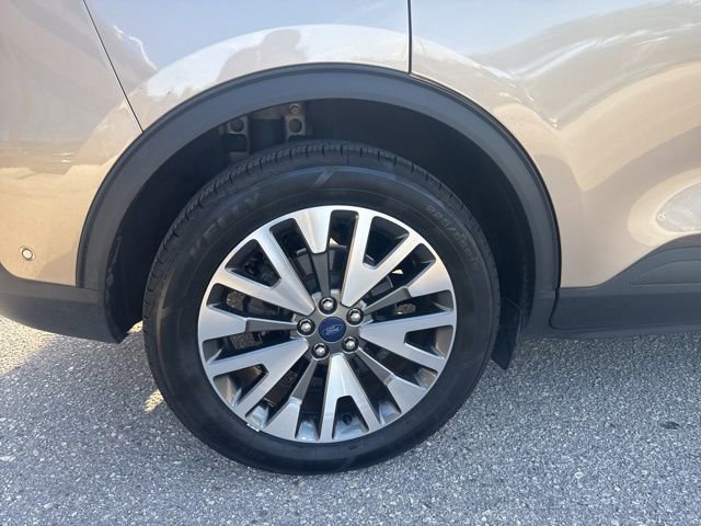 Certified 2020 Ford Escape Titanium w/ Titanium Premium Package 2.0 image 16