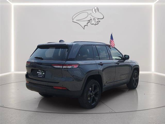 Used 2022 Jeep Grand Cherokee Altitude AWD/4WD image 5