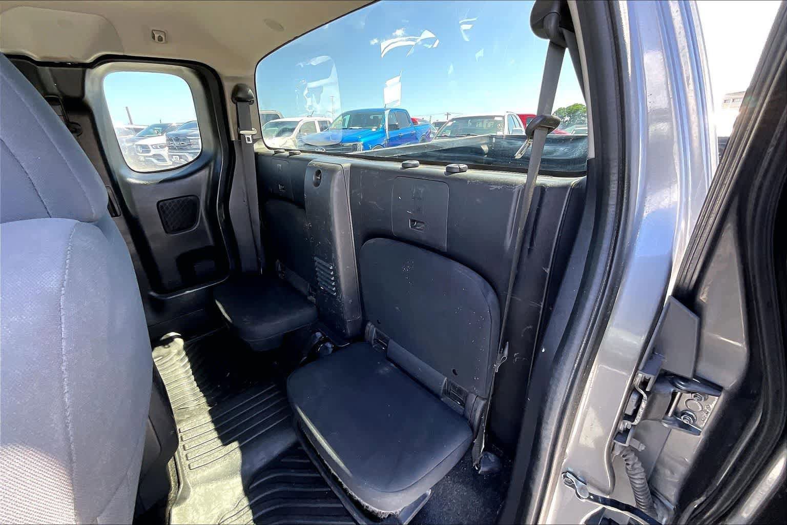 Used 2022 Nissan Frontier S w/ Technology Package RWD image 29