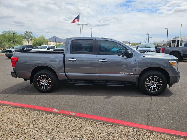 Used 2021 Nissan Titan SV w/ SV Convenience Package image 2