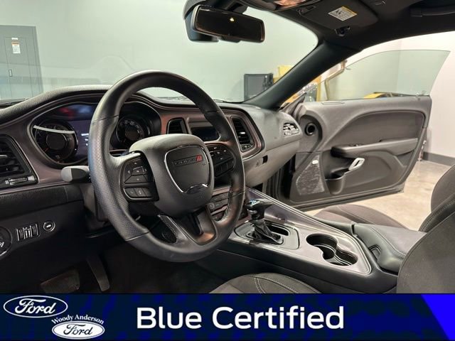 Used 2023 Dodge Challenger SXT w/ Blacktop Package image 9