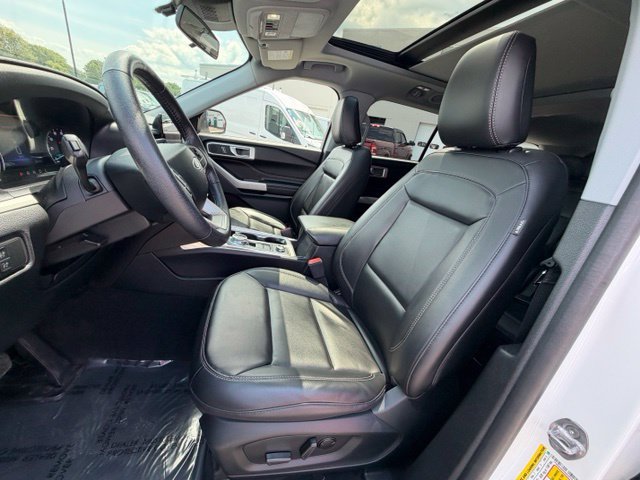 Certified 2022 Ford Explorer XLT w/ Equipment Group 202A AWD/4WD image 19