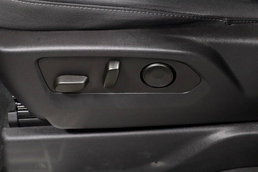 Used 2023 Chevrolet Silverado 1500 LT image 24