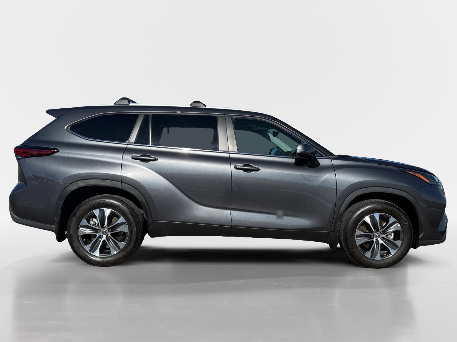 Used 2023 Toyota Highlander XLE AWD/4WD image 8