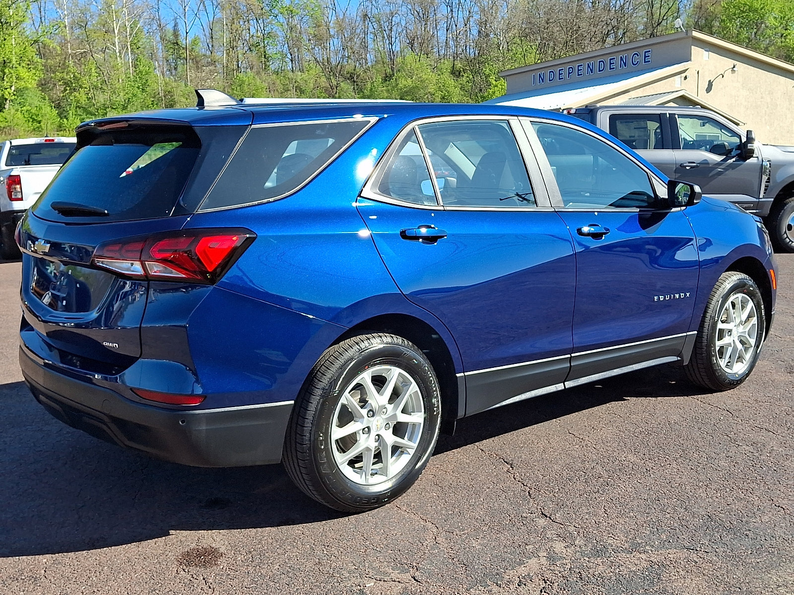 Used 2023 Chevrolet Equinox LS w/ Driver Confidence II Package image 11