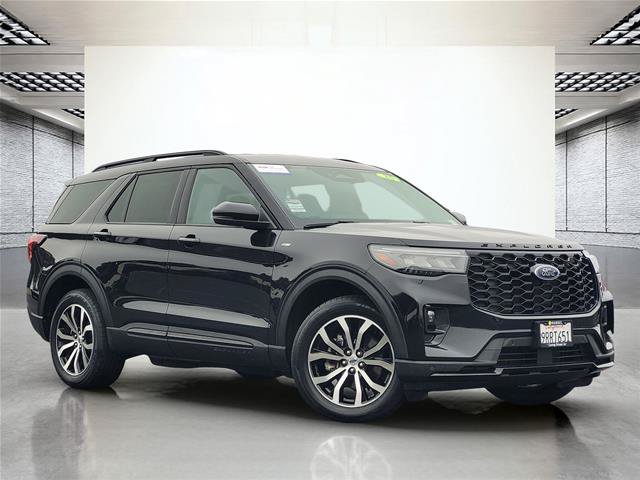 Certified 2025 Ford Explorer ST-Line AWD/4WD image 2