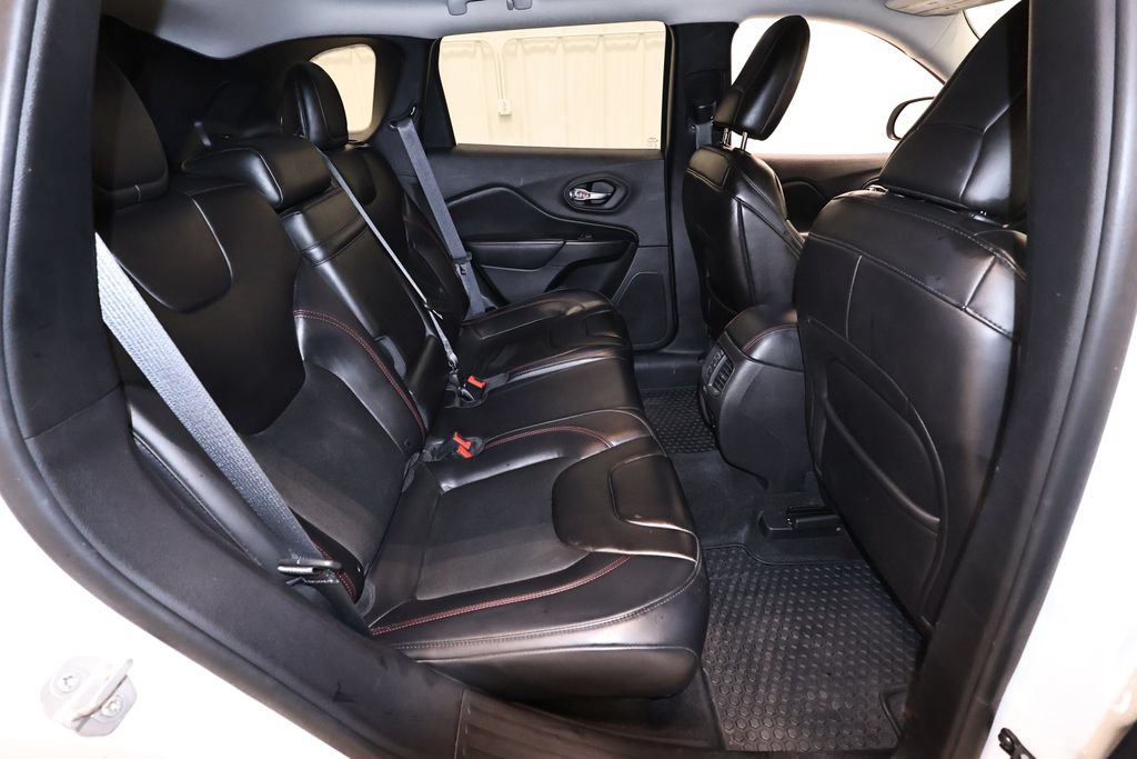Used 2019 Jeep Cherokee Trailhawk w/ Cold Weather Group AWD/4WD image 18