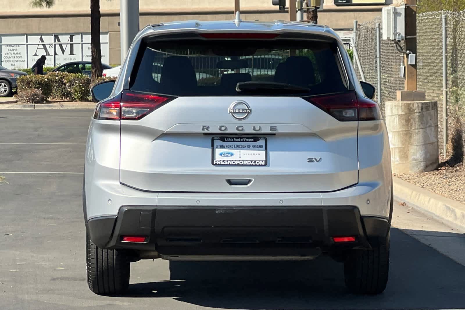 Used 2024 Nissan Rogue SV image 4