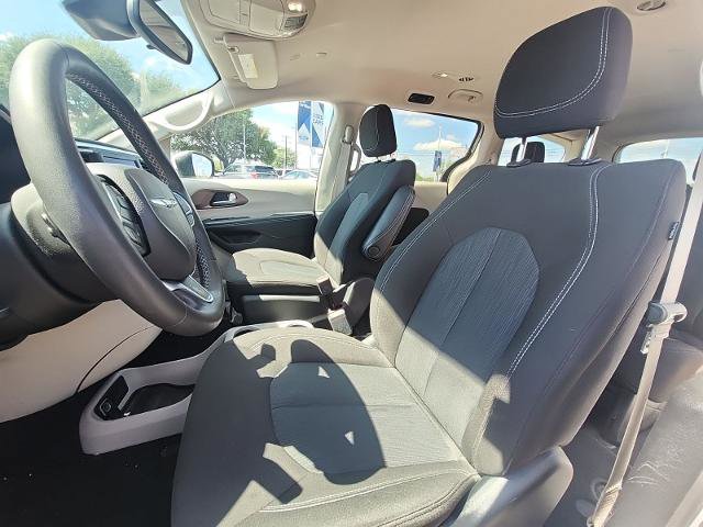 Used 2023 Chrysler Voyager LX FWD image 7