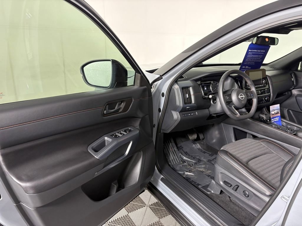Used 2025 Nissan Pathfinder Rock Creek image 12