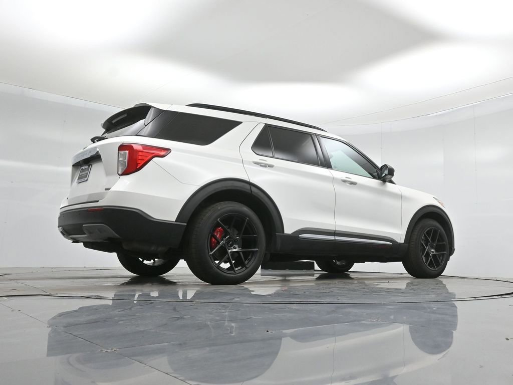 Certified 2020 Ford Explorer XLT w/ Equipment Group 202A image 14