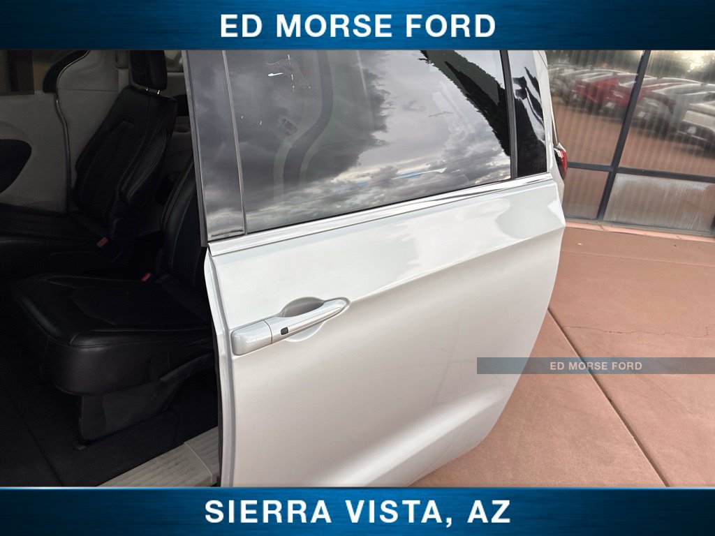 Used 2024 Chrysler Pacifica Touring-L FWD image 18