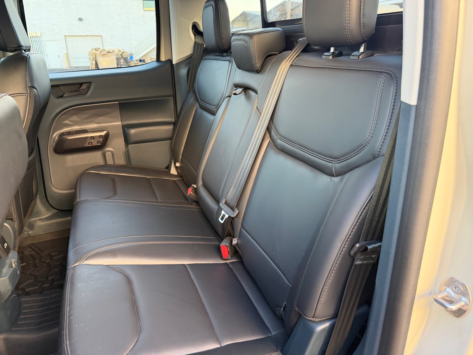 Certified 2025 Ford Maverick Lariat w/ Black Appearance Package AWD/4WD image 16