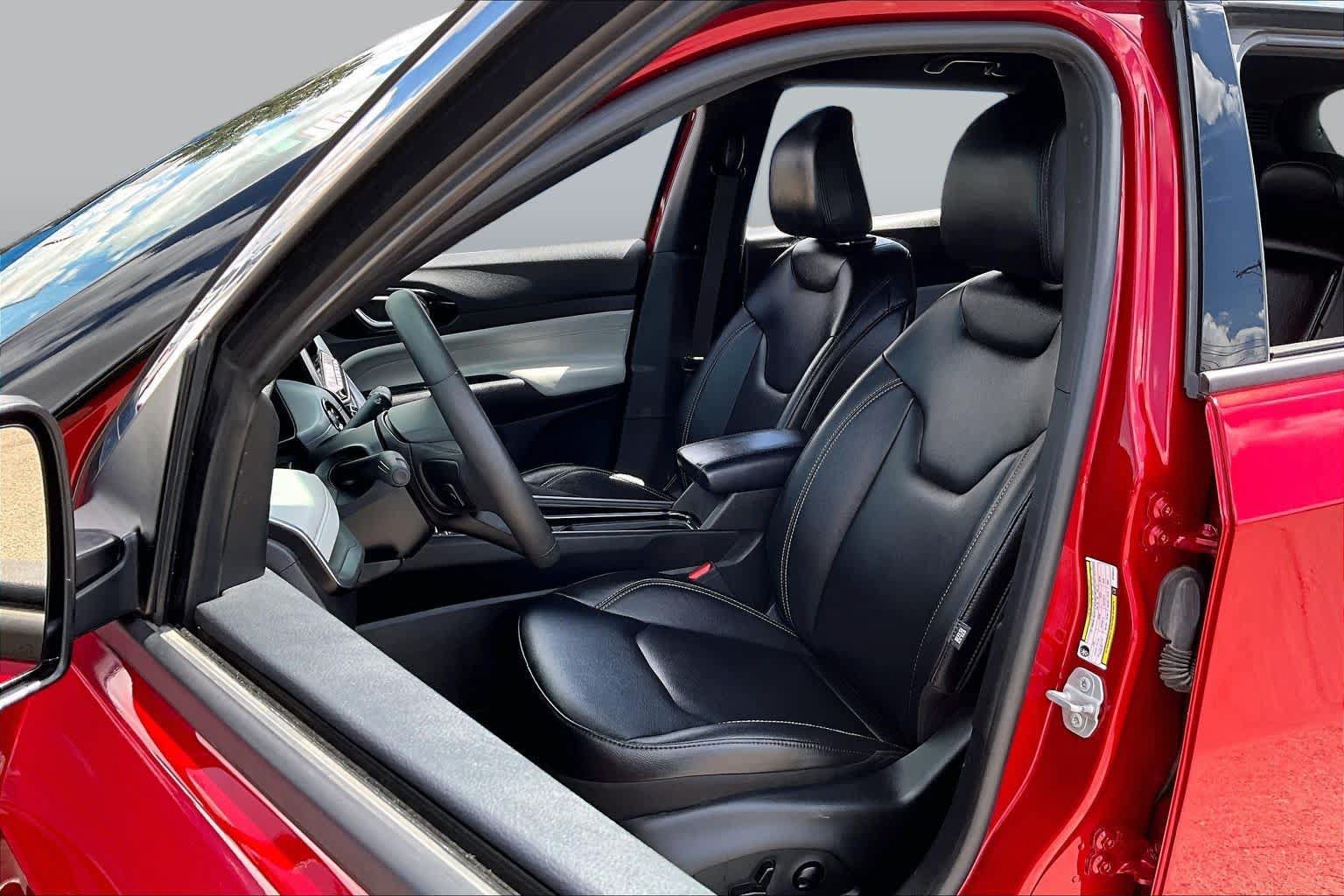 Used 2025 Jeep Compass Limited AWD/4WD image 8