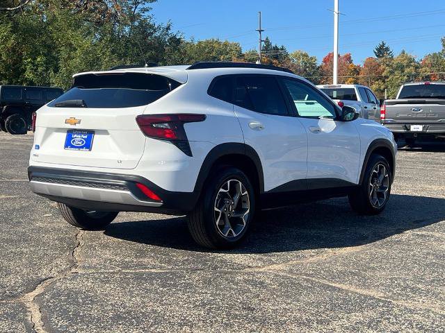 Used 2025 Chevrolet Trax LT w/ LT Convenience Package FWD image 12