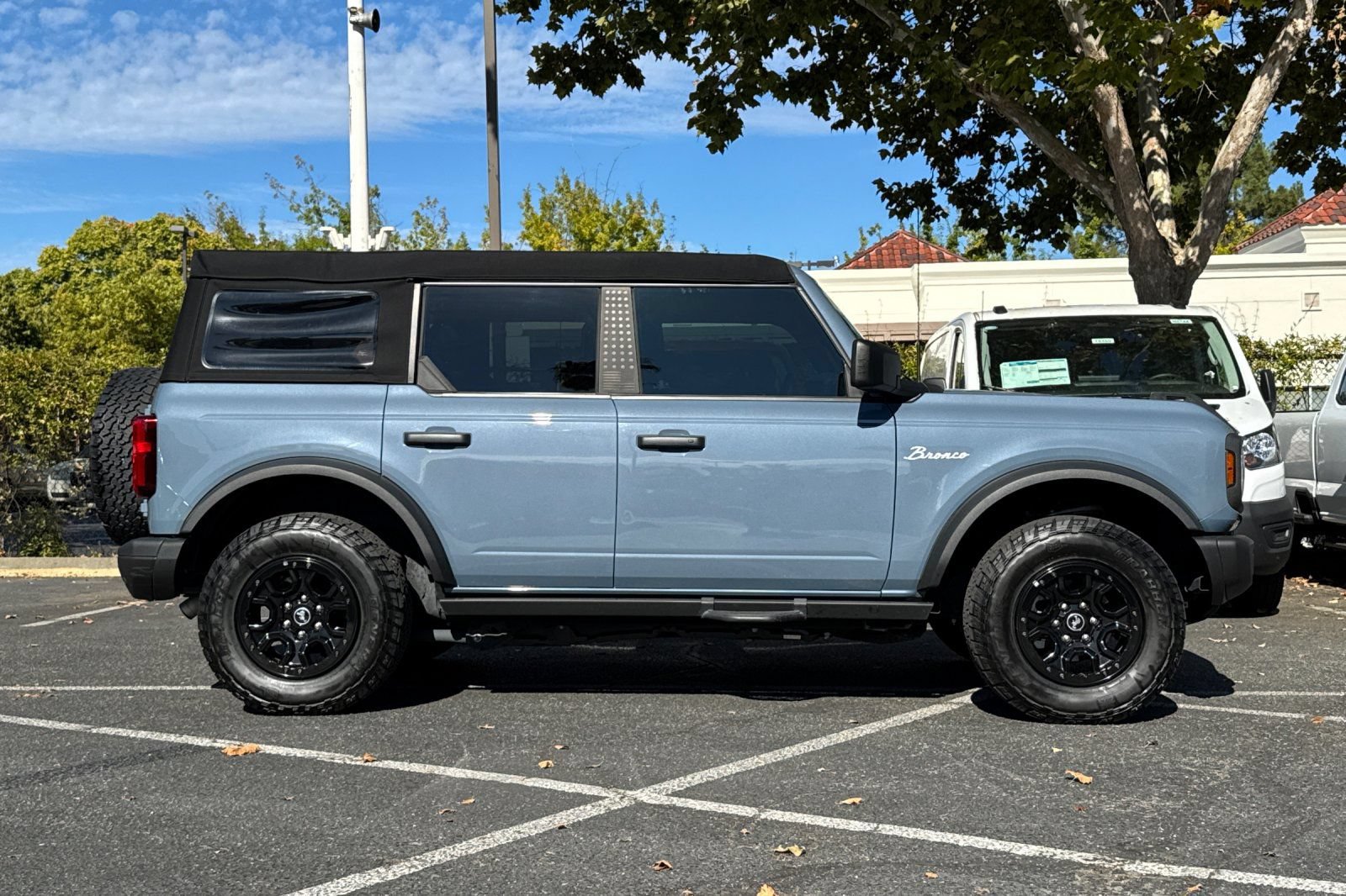 Certified 2023 Ford Bronco Black Diamond AWD/4WD image 3
