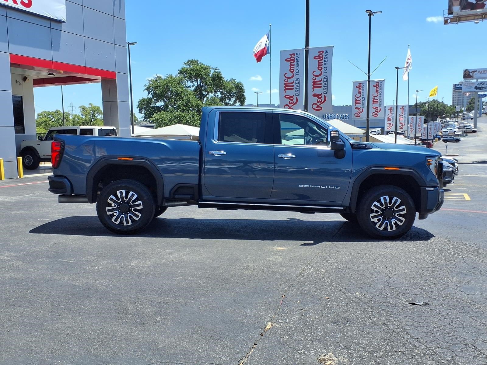 Used 2025 GMC Sierra 2500 Denali Ultimate w/ Max Trailering Package AWD/4WD image 5