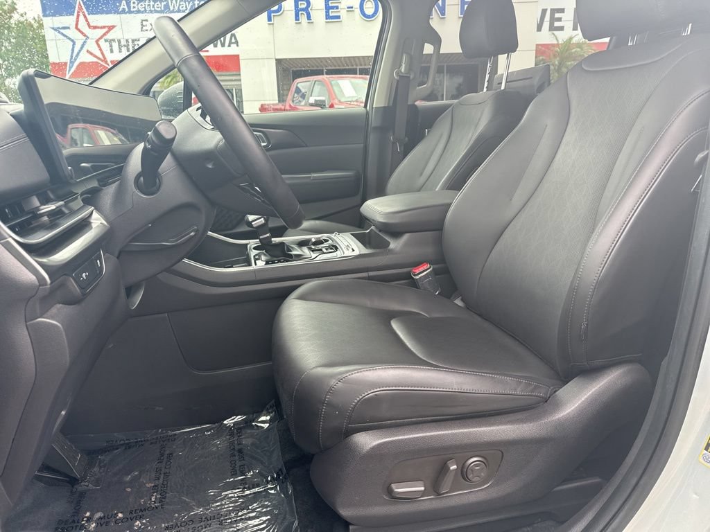 Used 2025 Kia Carnival SX FWD image 15