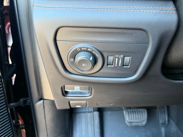 Used 2022 Jeep Grand Cherokee Summit AWD/4WD image 34