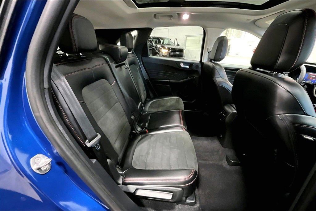 Certified 2022 Ford Escape SEL w/ SEL Stealth AWD Package image 26