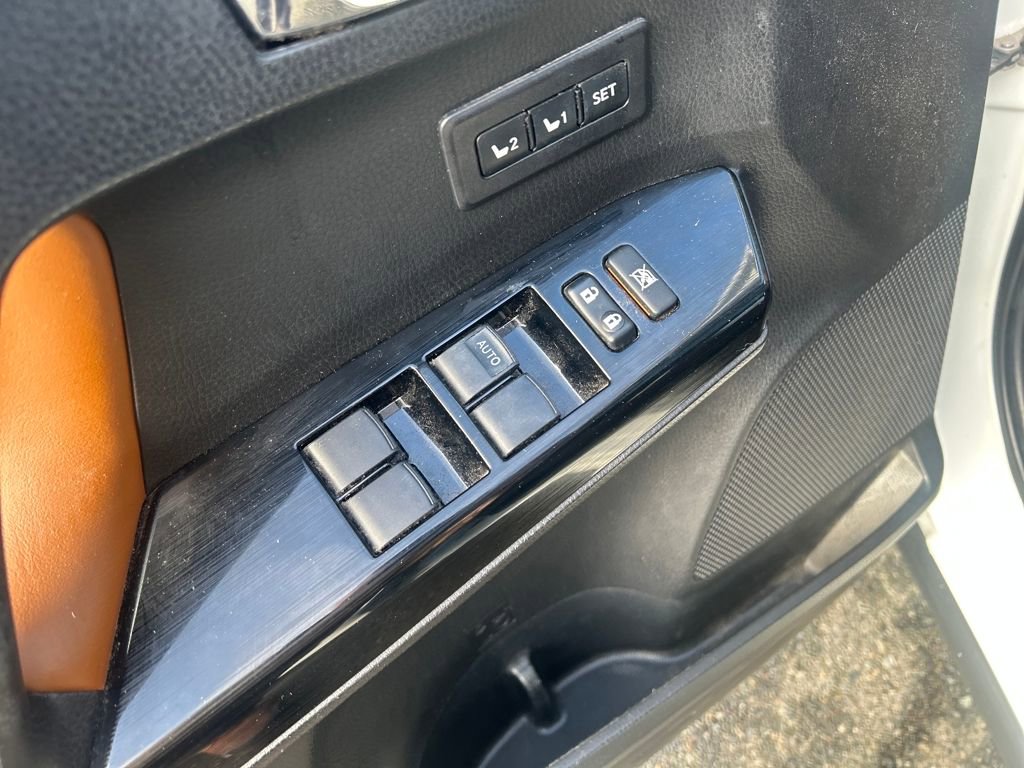 Used 2018 Toyota RAV4 Limited image 19