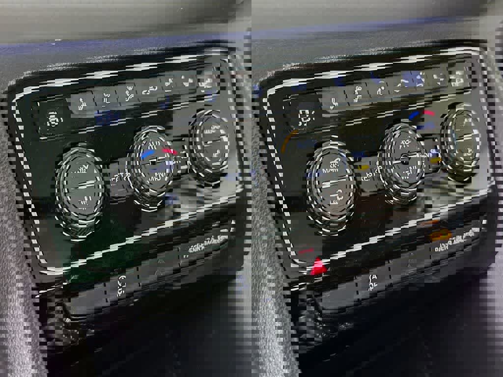 Used 2022 Volkswagen Atlas SEL Premium image 22