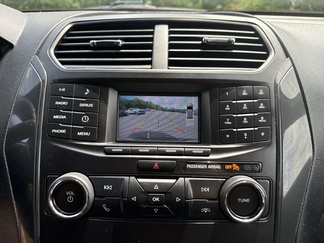 Certified 2018 Ford Explorer XLT FWD image 17