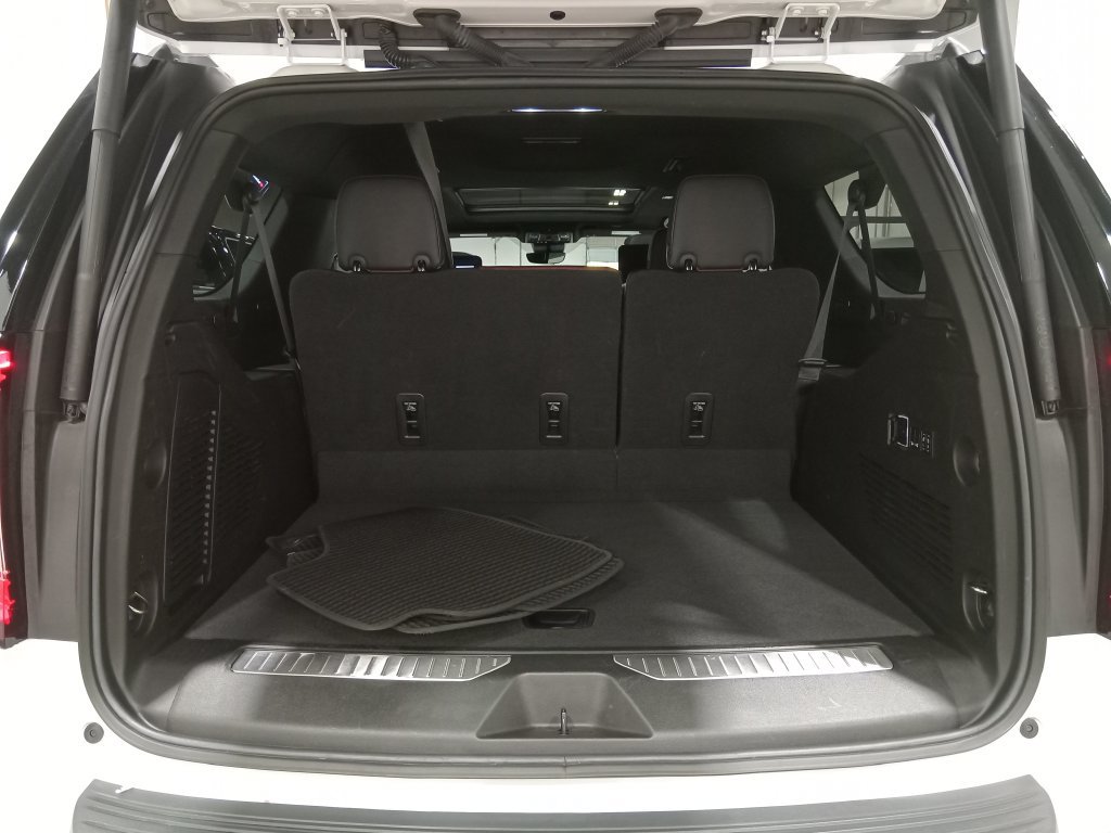 Used 2023 GMC Yukon XL Denali Ultimate AWD/4WD image 6