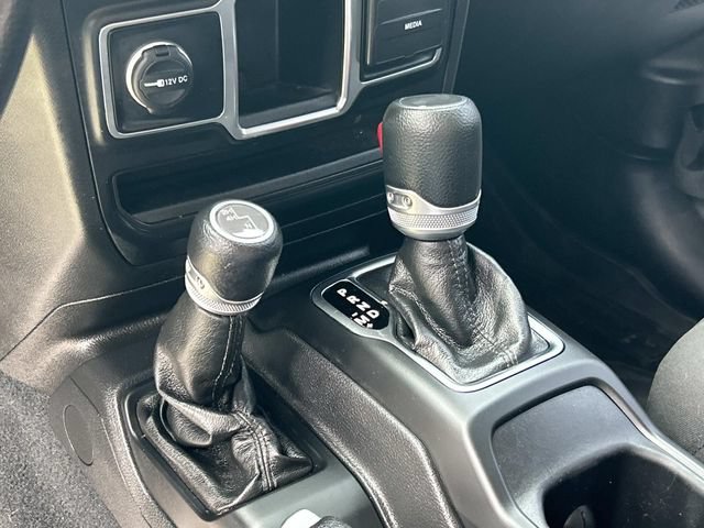 Used 2022 Jeep Wrangler Sport AWD/4WD image 16