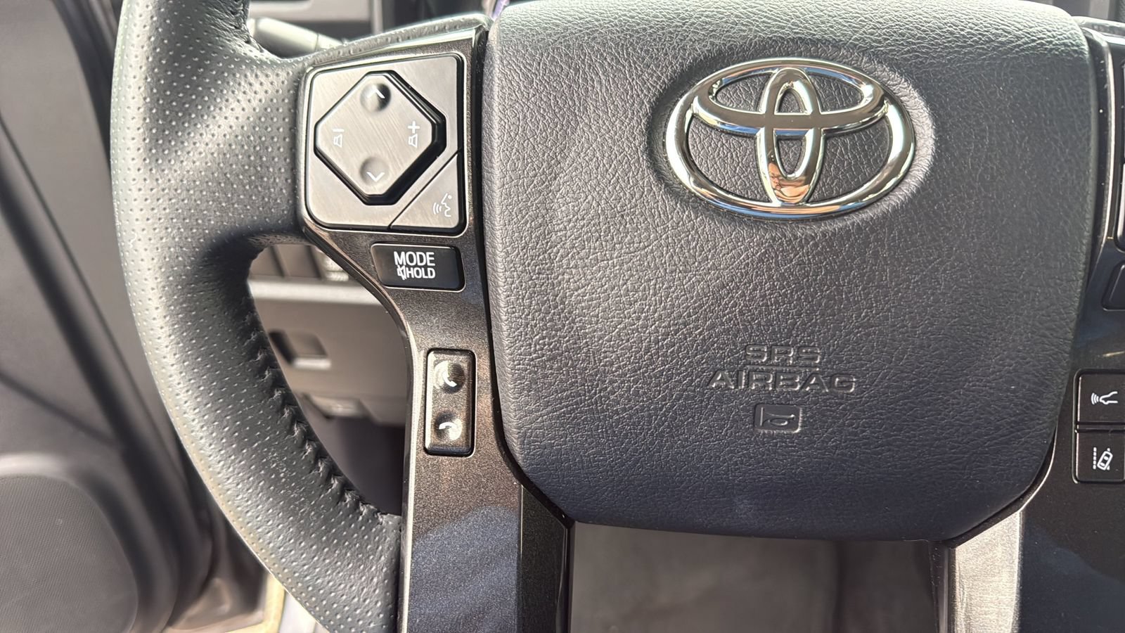 Used 2022 Toyota 4Runner TRD Off-Road Premium AWD/4WD image 13