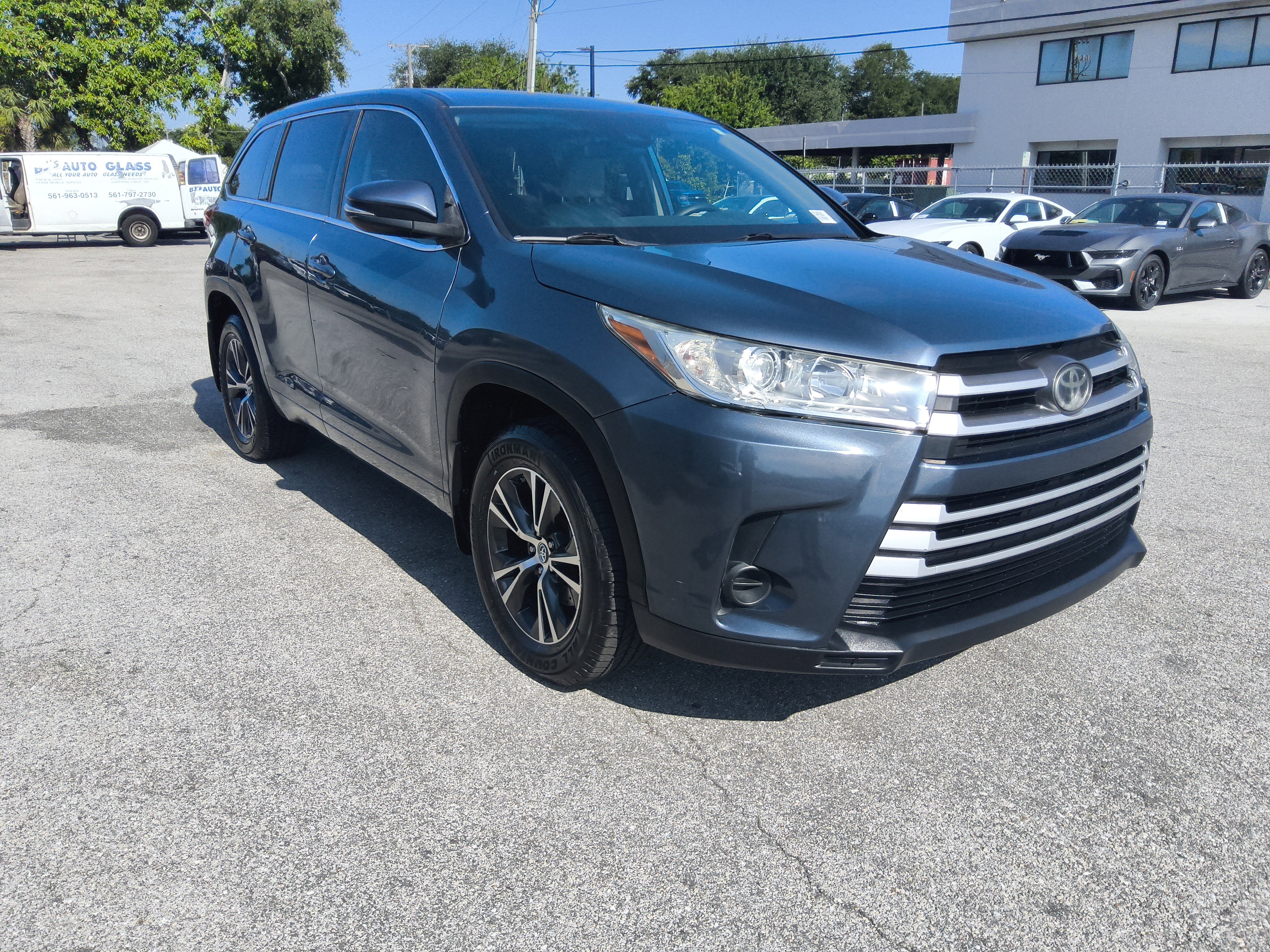 Used 2018 Toyota Highlander LE FWD image 8