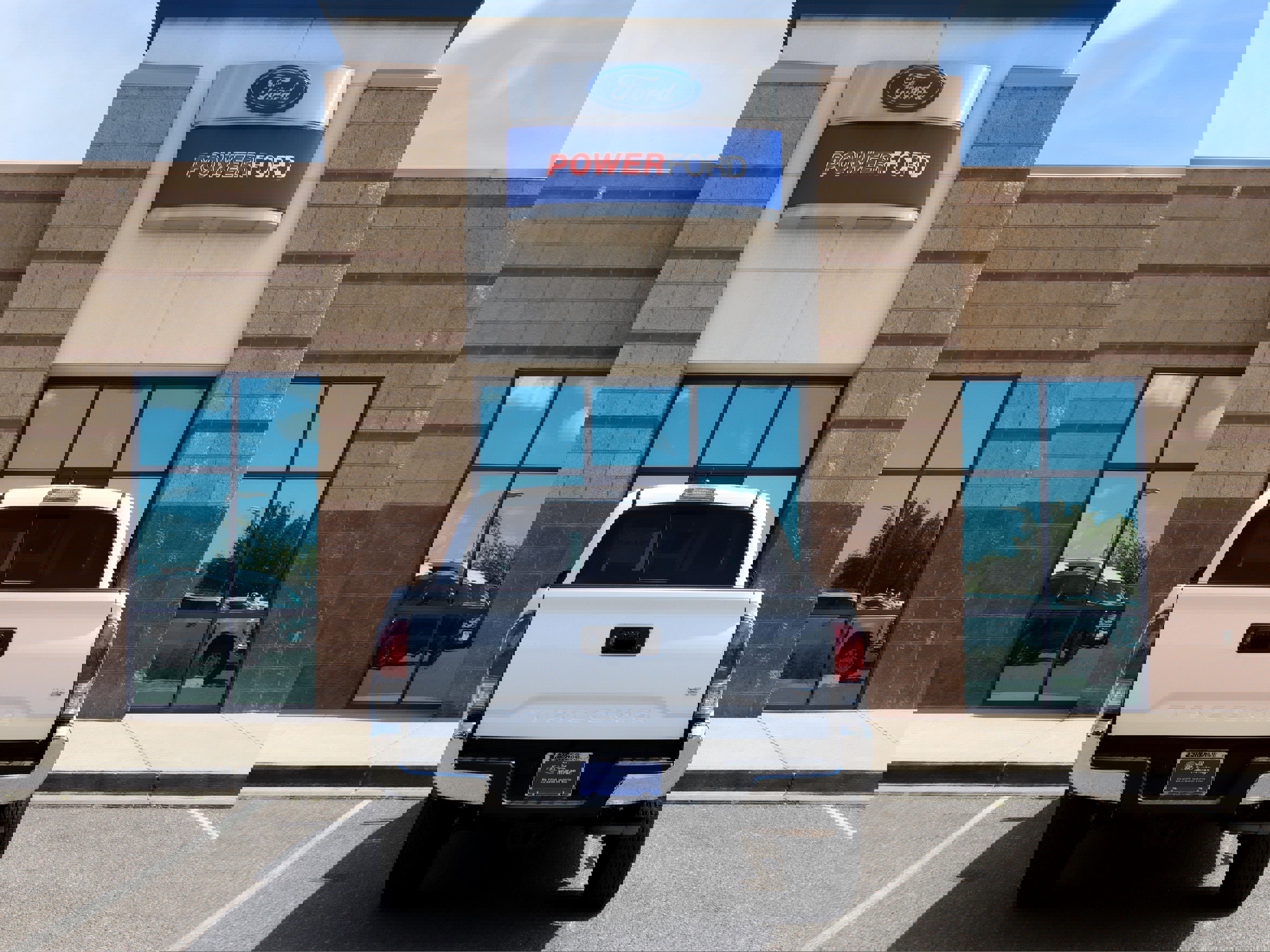 Used 2023 Toyota Tacoma SR5 RWD image 4