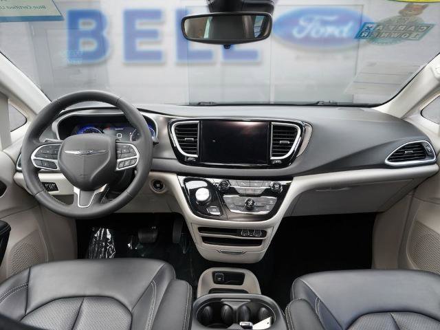 Used 2023 Chrysler Pacifica Touring-L FWD image 14