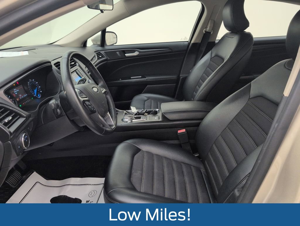 Certified 2018 Ford Fusion SE w/ Equipment Group 201A FWD image 4