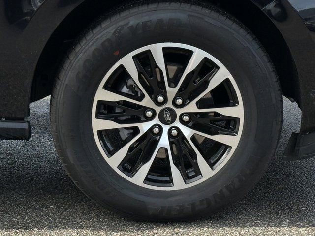 Certified 2025 Ford Expedition Max Platinum image 26