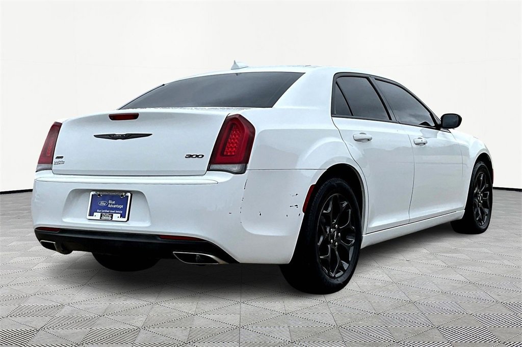 Used 2022 Chrysler 300 Touring w/ Sport Appearance Package image 4